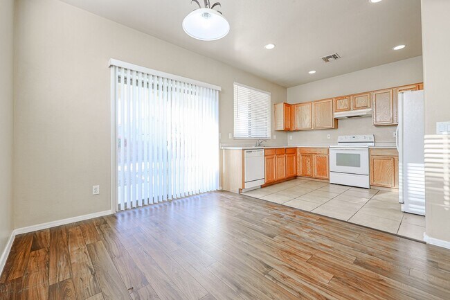 Building Photo - Great Litchfield Park Neignborhood!