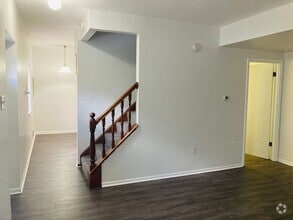 Building Photo - 502 Suismon St