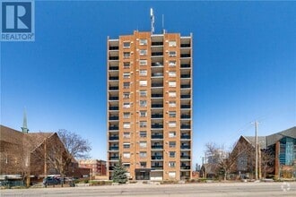 Building Photo - 64 Benton St