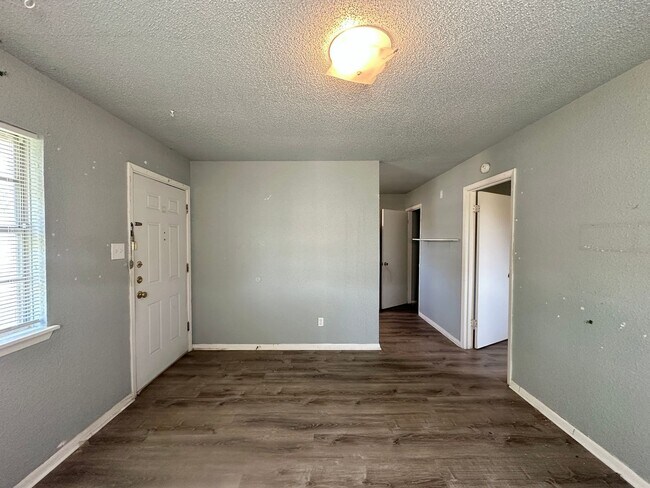 Foto del edificio - 405 Robertson Ave