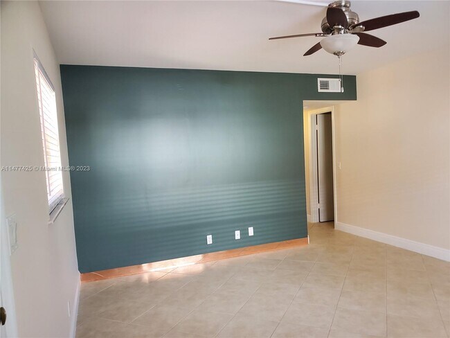 Foto del edificio - 313 SW 1st Ct