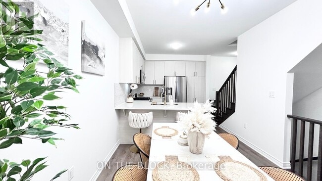 Building Photo - 69 Melmar St