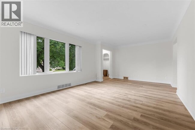 Building Photo - 18 Bonavem Dr