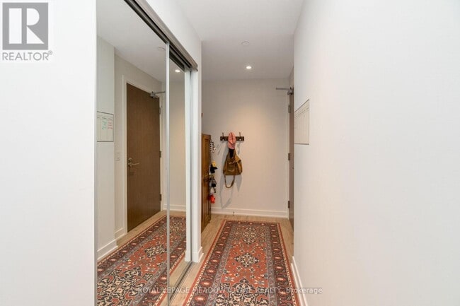 Building Photo - 1926 Lake Shore Blvd W