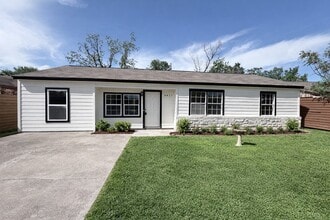 Building Photo - 8837 Oak Knoll Ln