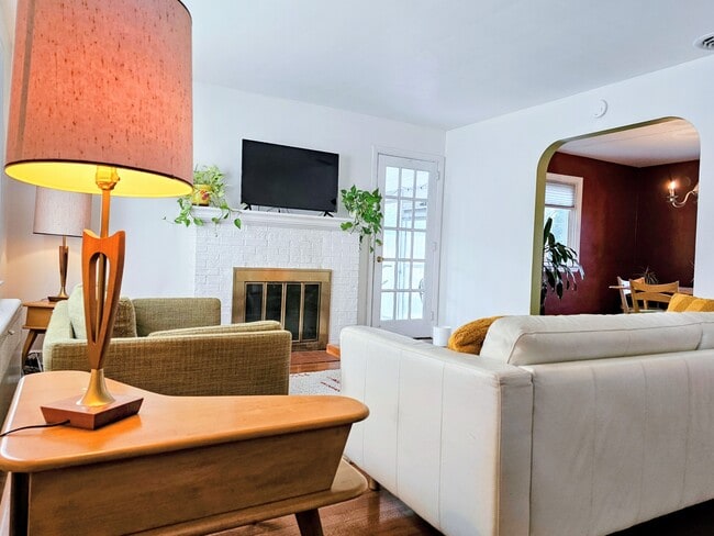 Foto del edificio - 947 Janet Ave