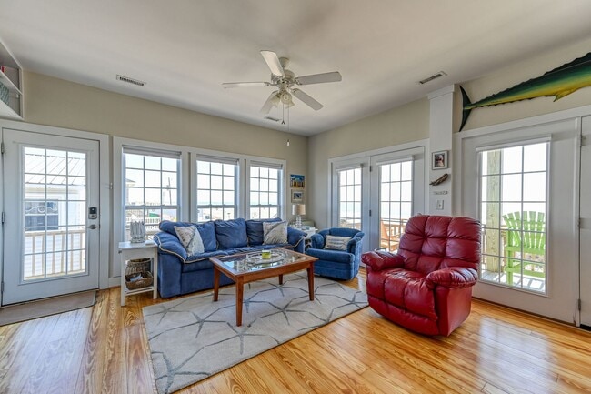 Building Photo - OFF-SEASON FURNISHED RENTAL AVAILABLE JAN and FEB '26