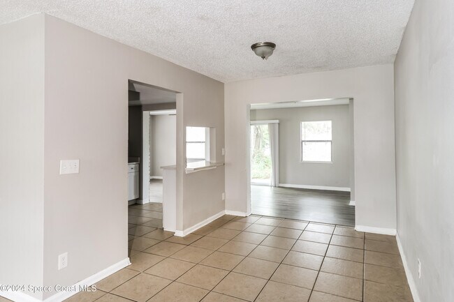 Foto del edificio - 822 Cody Ave