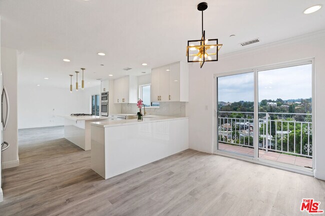 Foto del edificio - 5310 Medina Rd