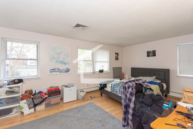 Building Photo - 149 Thorndike St