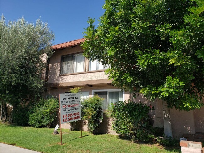 Foto del edificio - 5461 Kester Ave