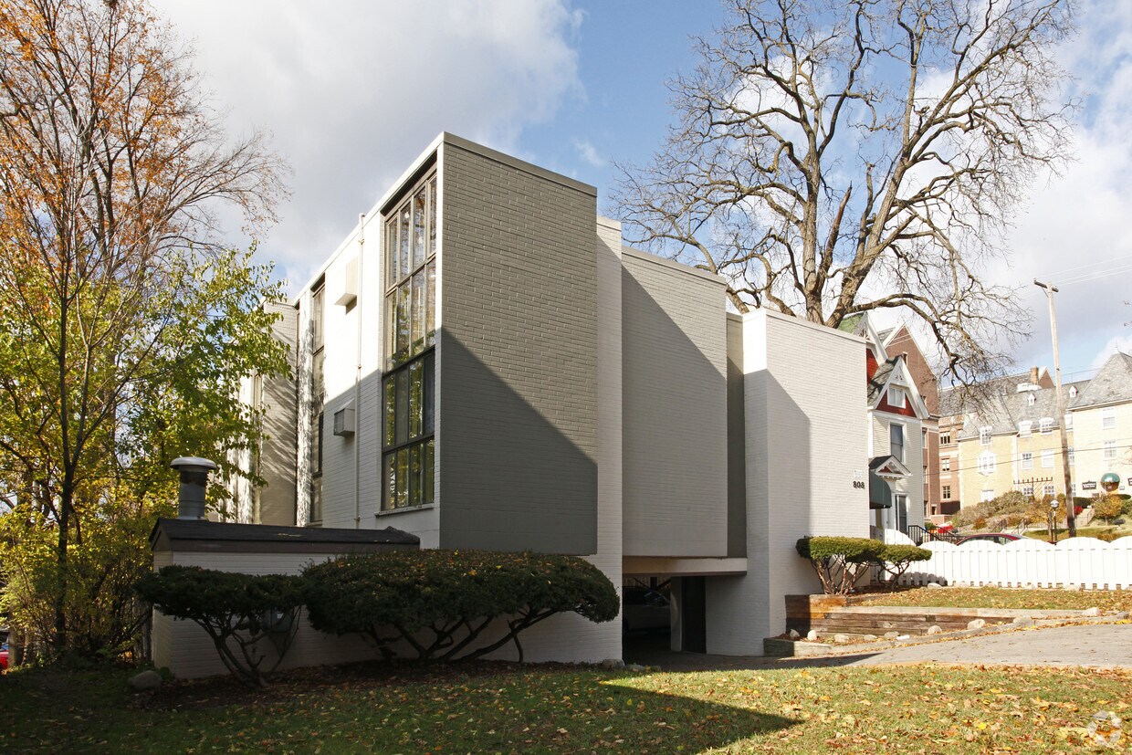 808 Oakland Ave Ann Arbor Mi 48104 Apartments Ann Arbor Mi Apartments Com