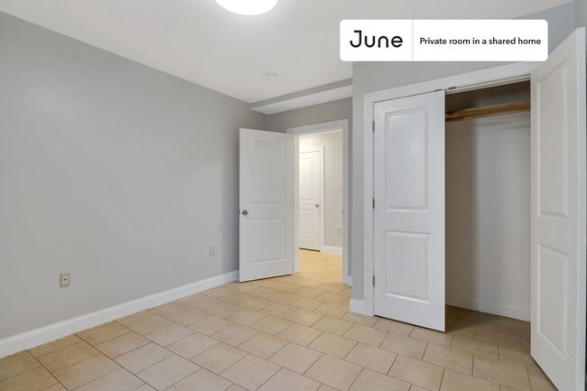 Building Photo - Room in Shared 5 bed/2.5 bath home