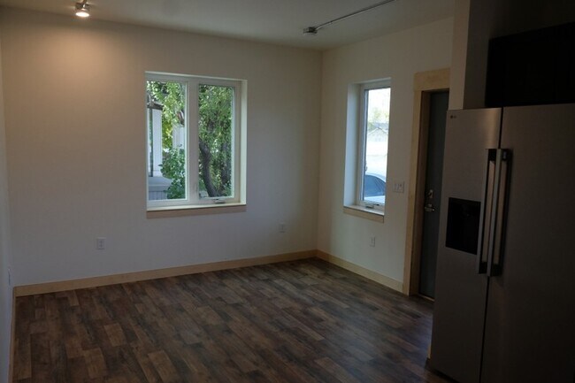 Building Photo - 1029 Pierpont Ave