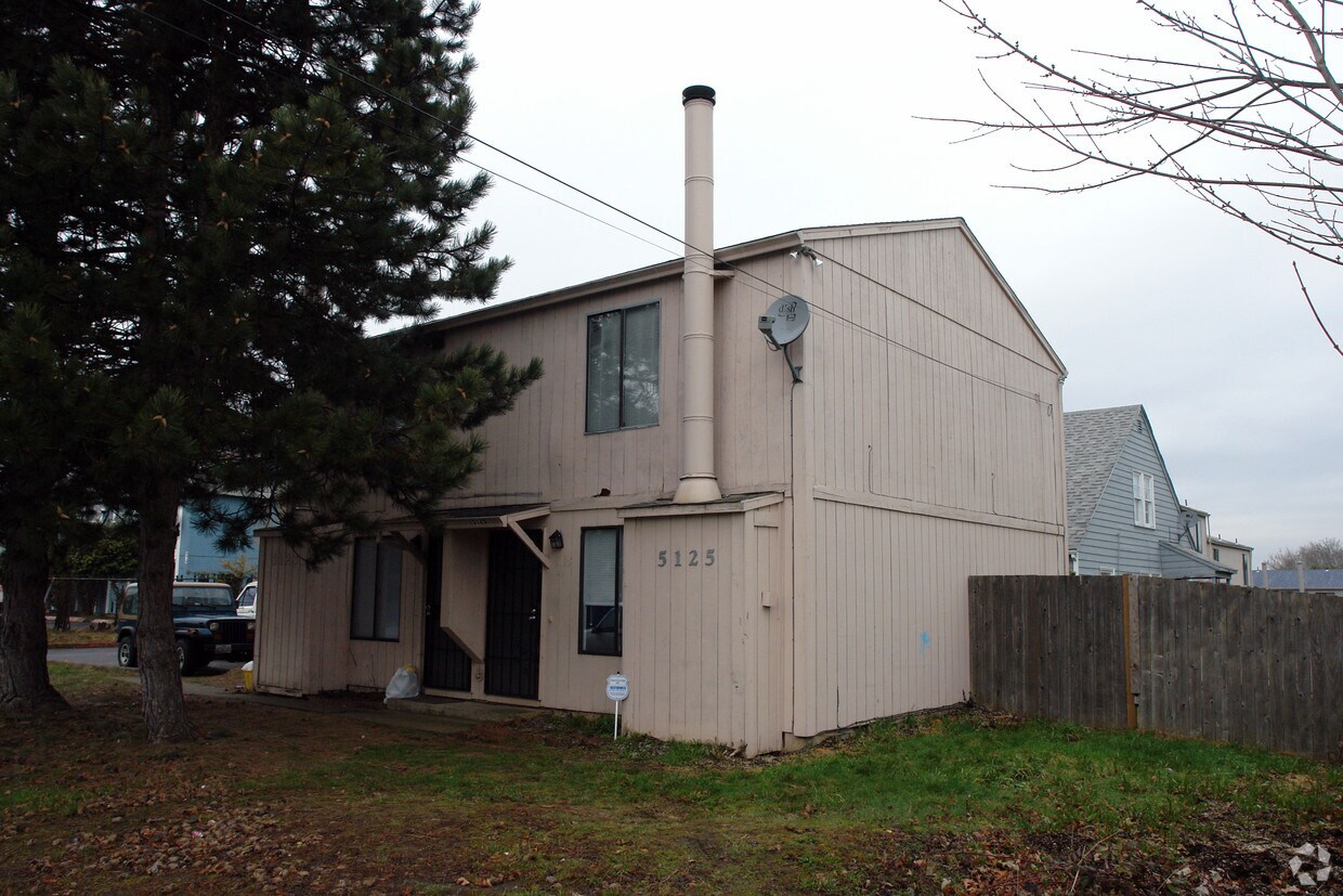 Primary Photo - 5123-5125 NE Killingsworth St