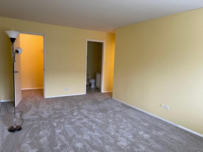 Building Photo - 902 Ridge Square