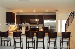 Building Photo - 527 NE 69th St