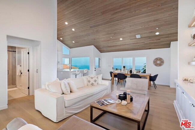 Building Photo - 3947 Rambla Orienta