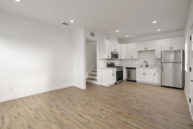 Foto del edificio - 6765 N Elman St