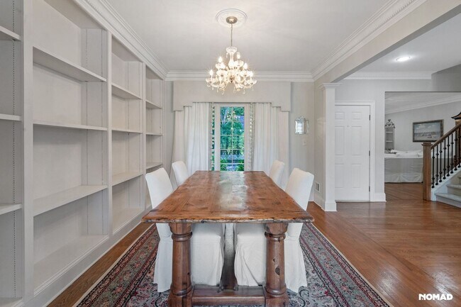 Foto del edificio - Stunning 4BR Townhome in Paces West Community