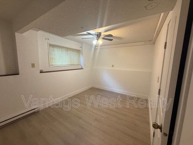 Building Photo - 907 Sutherland Ave