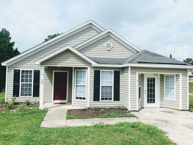 3 habitaciones, 2 baños y sala adicional • Lexington 1 - 100 Crown Colony Ct