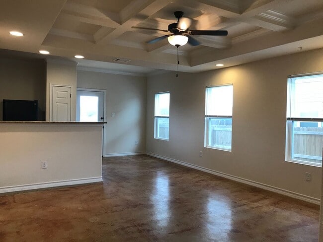 Building Photo - Town home for rent