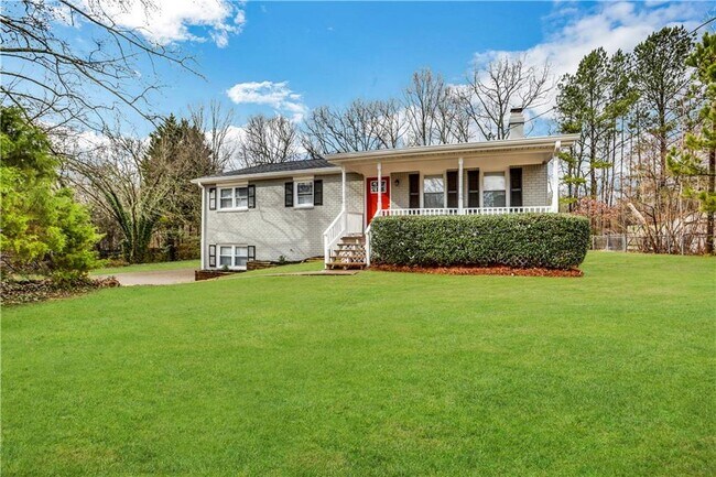Foto del edificio - 4952 Pebblebrook Dr