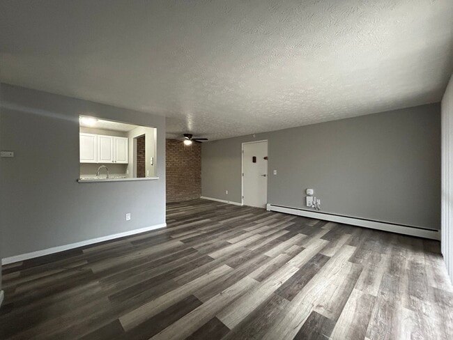 Interior Photo - 1553 Glen Parker