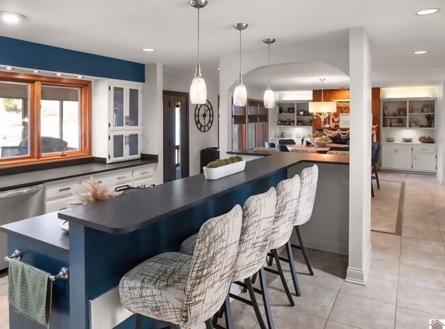 Building Photo - 7 Pleasant View Ln