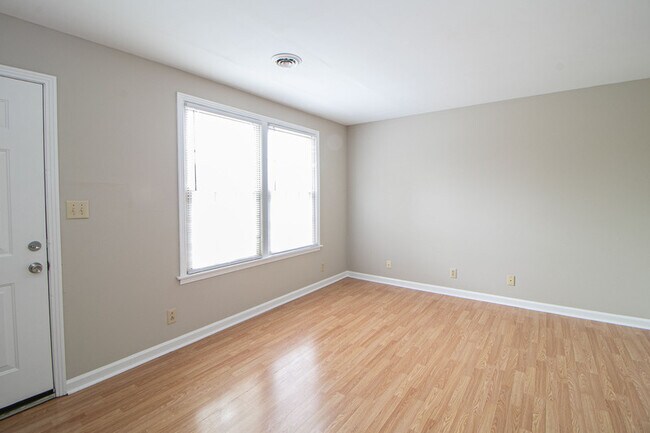 Foto del edificio - 810-D Golfview Place