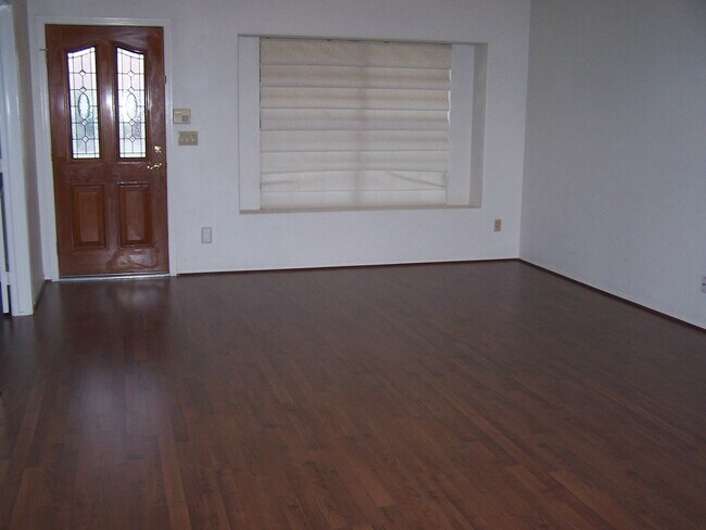 Foto del edificio - 7211 W Morrow Dr