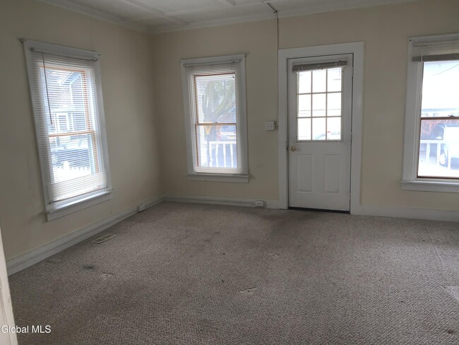 Building Photo - 9 James St