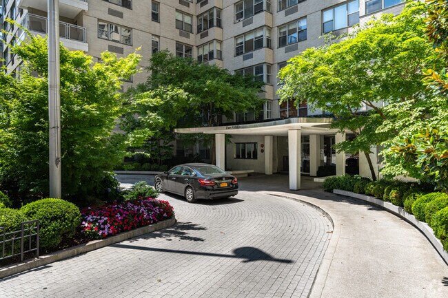Entrada - 2-8 Fifth Ave