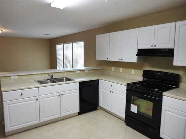 Foto del edificio - 5330 Cinnamon Lake Dr