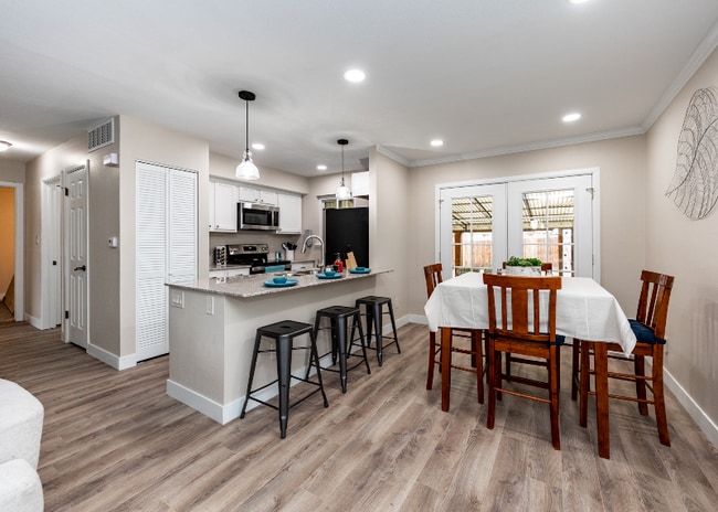 Photo - 2068 Fernwood Dr House