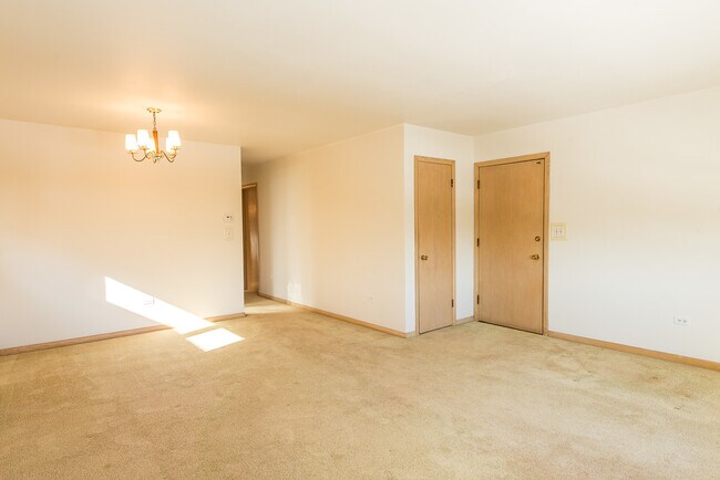 Building Photo - 2424 N 77th Ct
