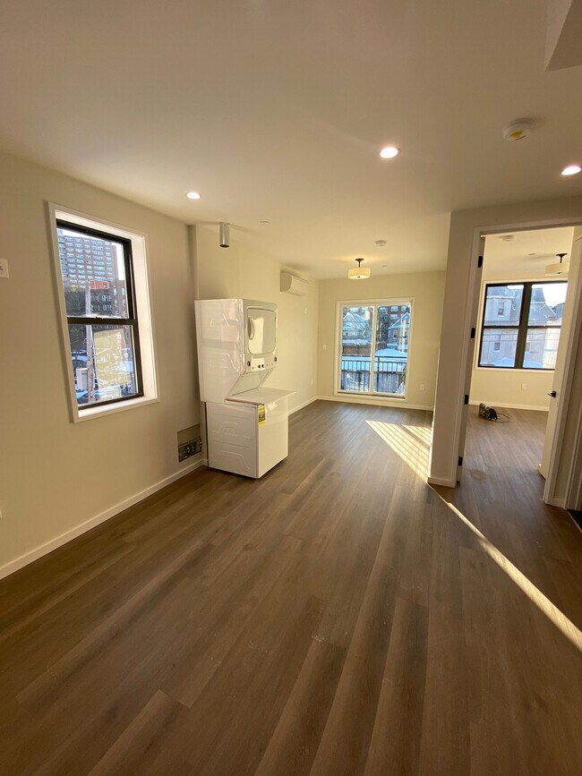 Foto del edificio - 977 E 34th St