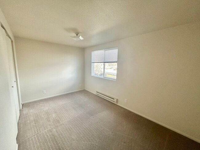 Building Photo - 1283 Redwood Cir