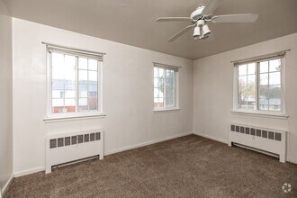 2BR, 1BA - 713 SF - First Bedroom - Franklin Court Apartments