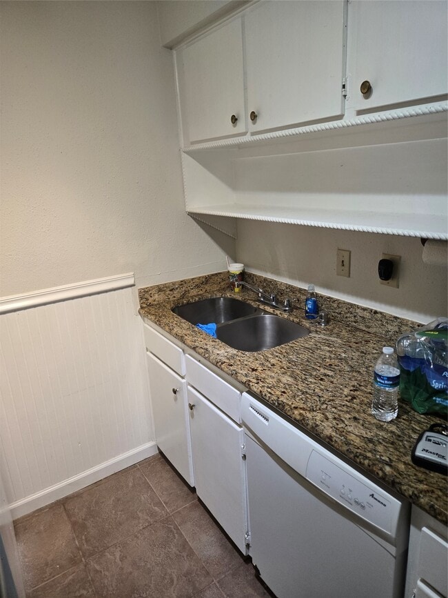 Building Photo - 5550 N Braeswood Blvd