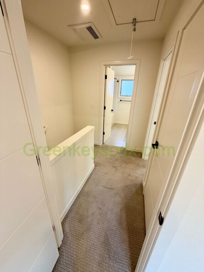 Foto del edificio - Newer 2-Bedroom Townhome for Rent in SE Portland with Private Patio in Walkable Location