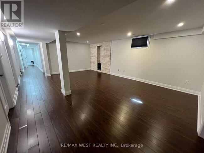 Building Photo - 123 Carmen Crescent