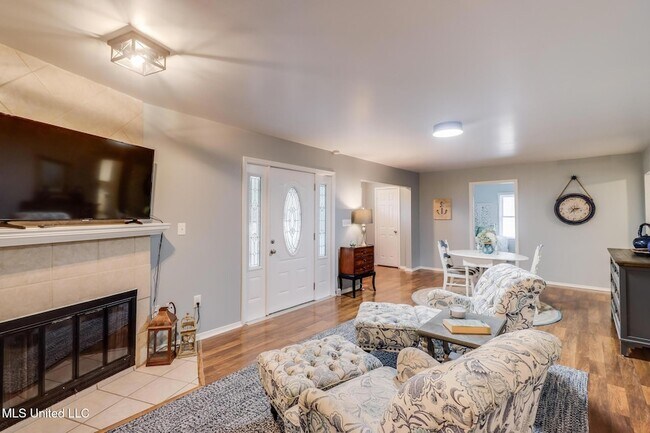 Foto del edificio - 419 E Second Street Unit