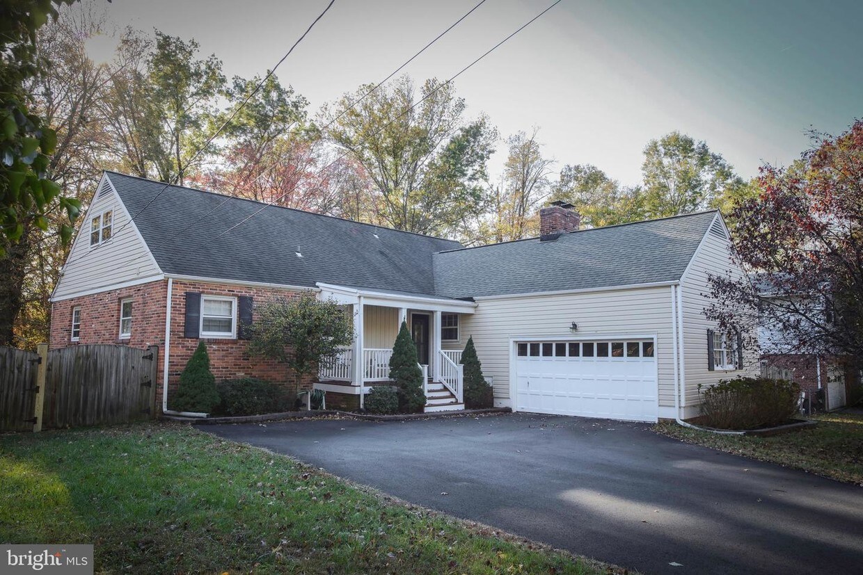 422 Old Courthouse Rd NE, Vienna, VA 22180 House Rental in Vienna, VA