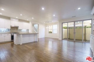 Building Photo - 73 City Stroll