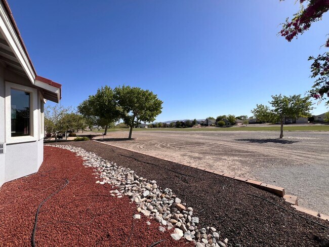 Building Photo - FANTASTIC 2 STORY HOME, 3 bedroom, 2.5 bat...