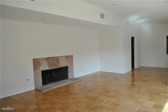 Building Photo - 4 br, 2 bath House - 1320 Riviera Dr