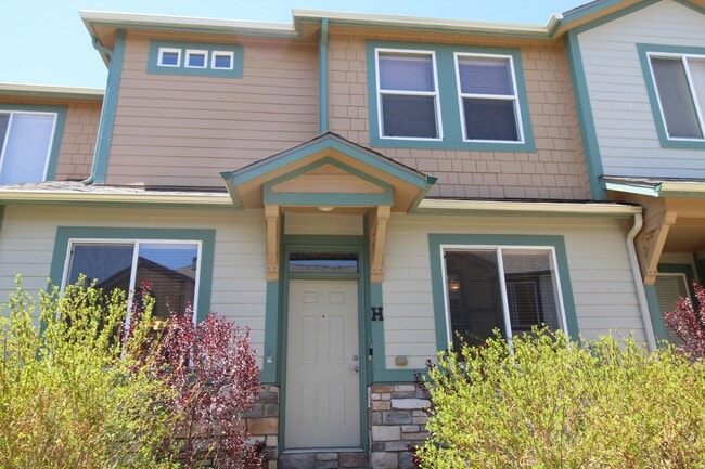 Building Photo - Very nice Townhome in Rigden Farm