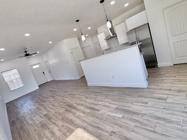 Foto del edificio - 1207 W Ave P